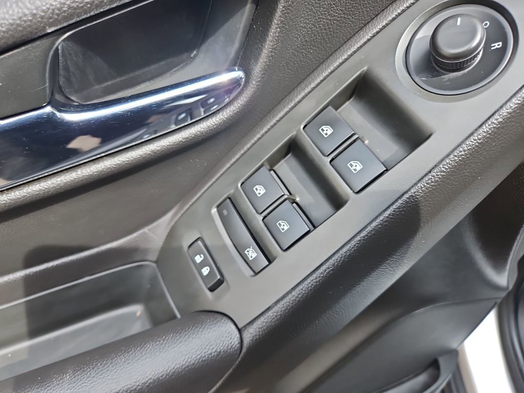 Used 2018 Chevrolet Trax LT w/ LT Convenience Package FWD image 11