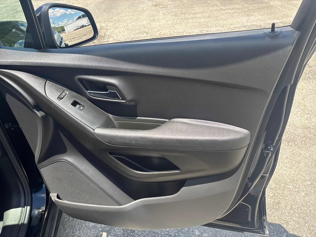 Used 2019 Chevrolet Trax LS w/ Tint and Cruise Package AWD/4WD image 29