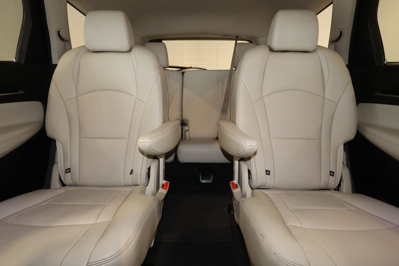 Used 2024 Buick Enclave Essence w/ Sport Touring Edition AWD/4WD image 31