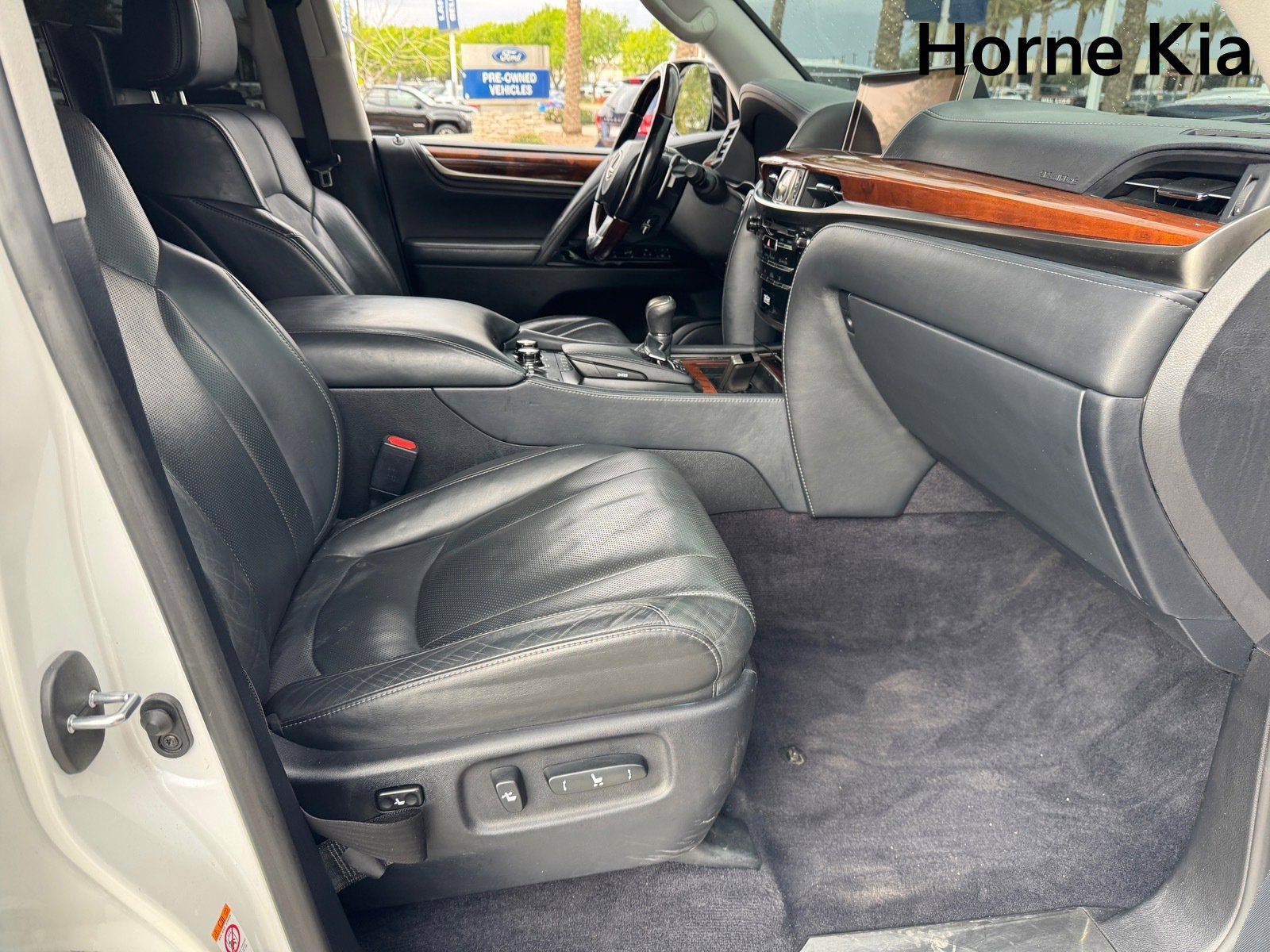 Used 2018 Lexus LX 570 4WD w/ Luxury Package image 26