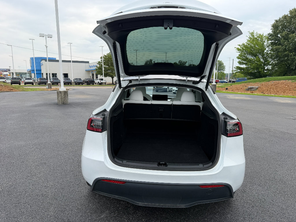 Used 2024 Tesla Model Y Long Range AWD/4WD image 12