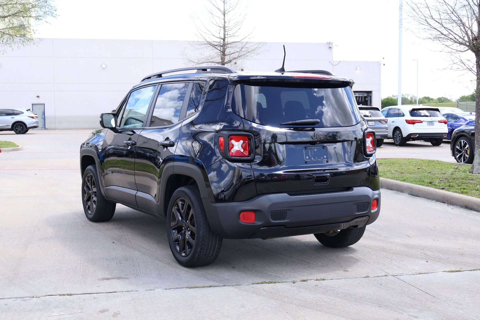 Used 2018 Jeep Renegade Altitude AWD/4WD image 4