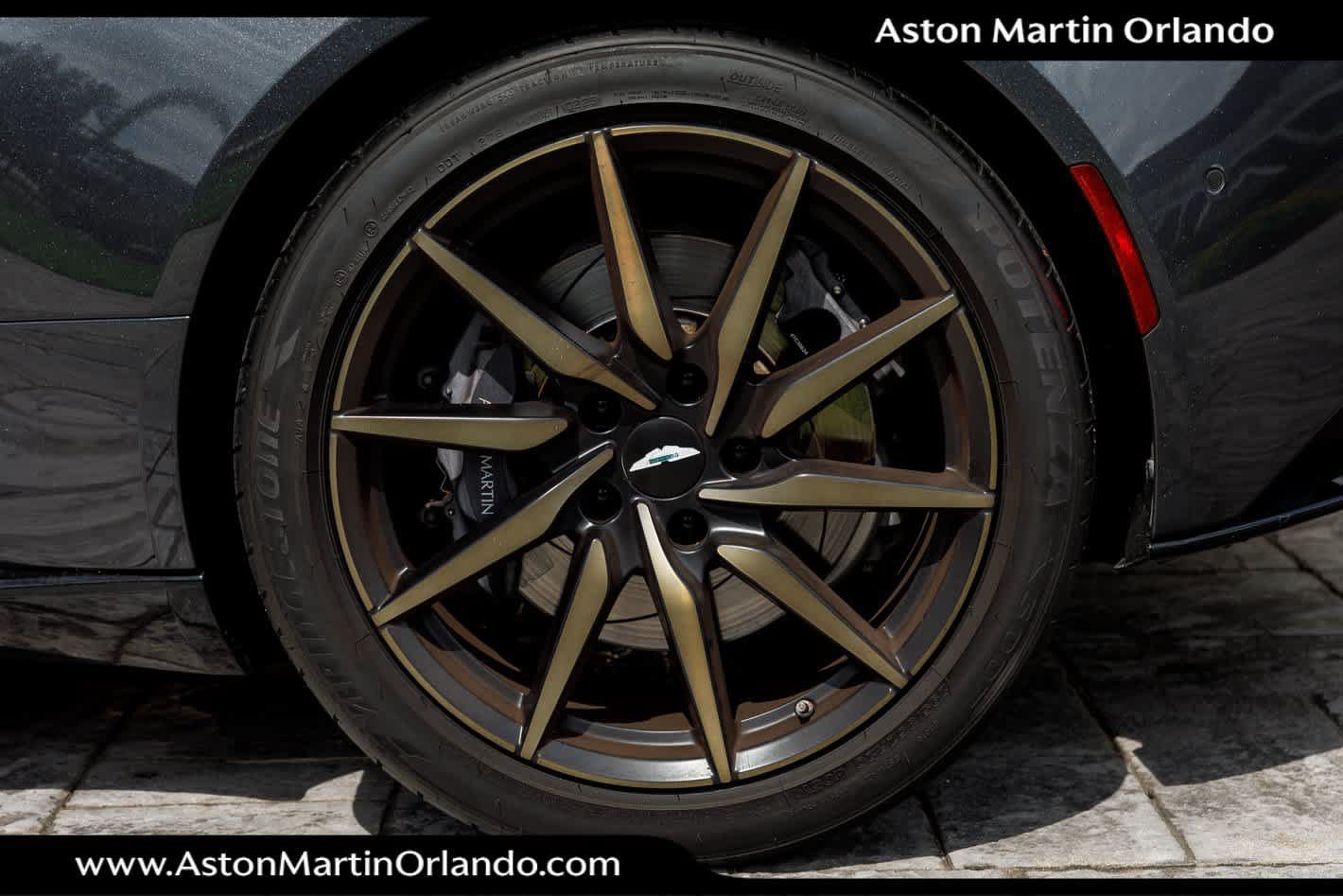 Used 2022 Aston Martin DB11 Coupe RWD image 38