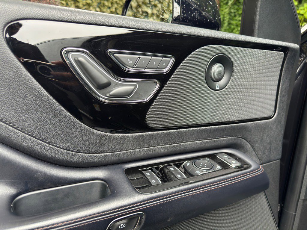 Used 2020 Lincoln Aviator Reserve w/ Equipment Group 201A image 9