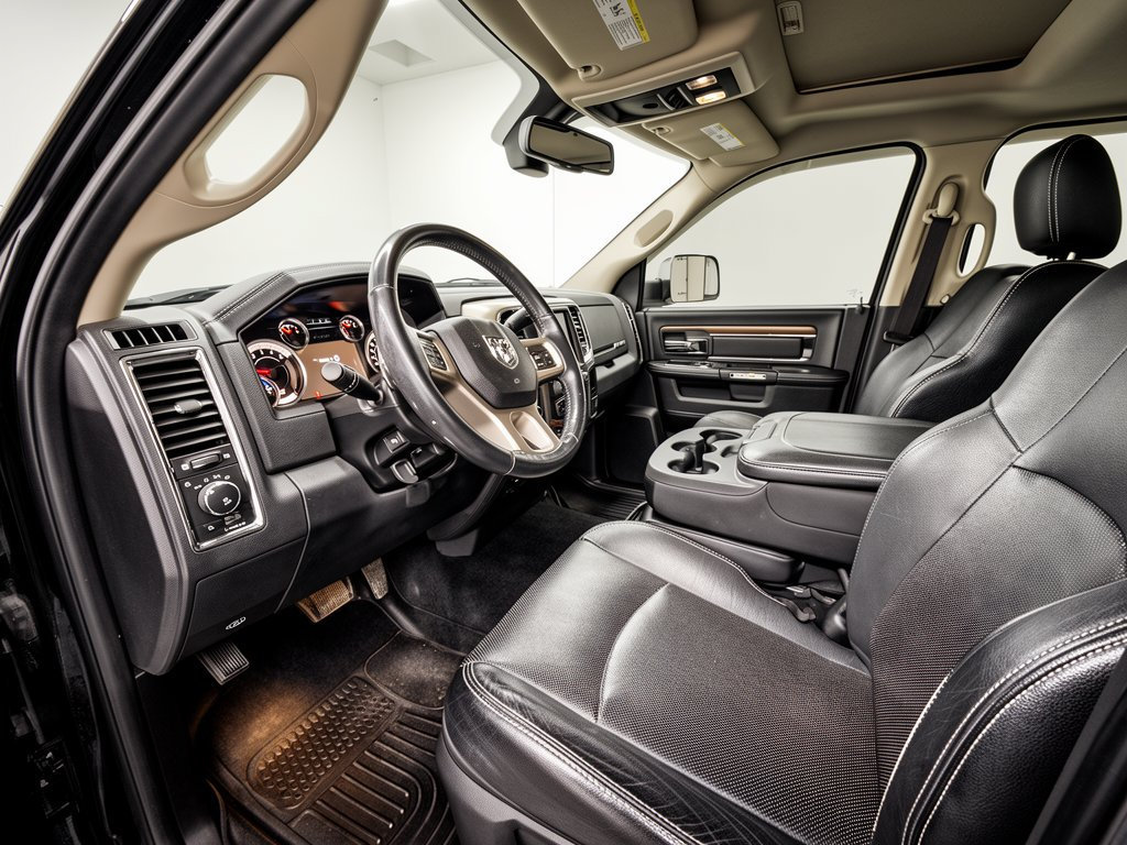 Used 2014 RAM 3500 Laramie w/ Convenience Group AWD/4WD image 4