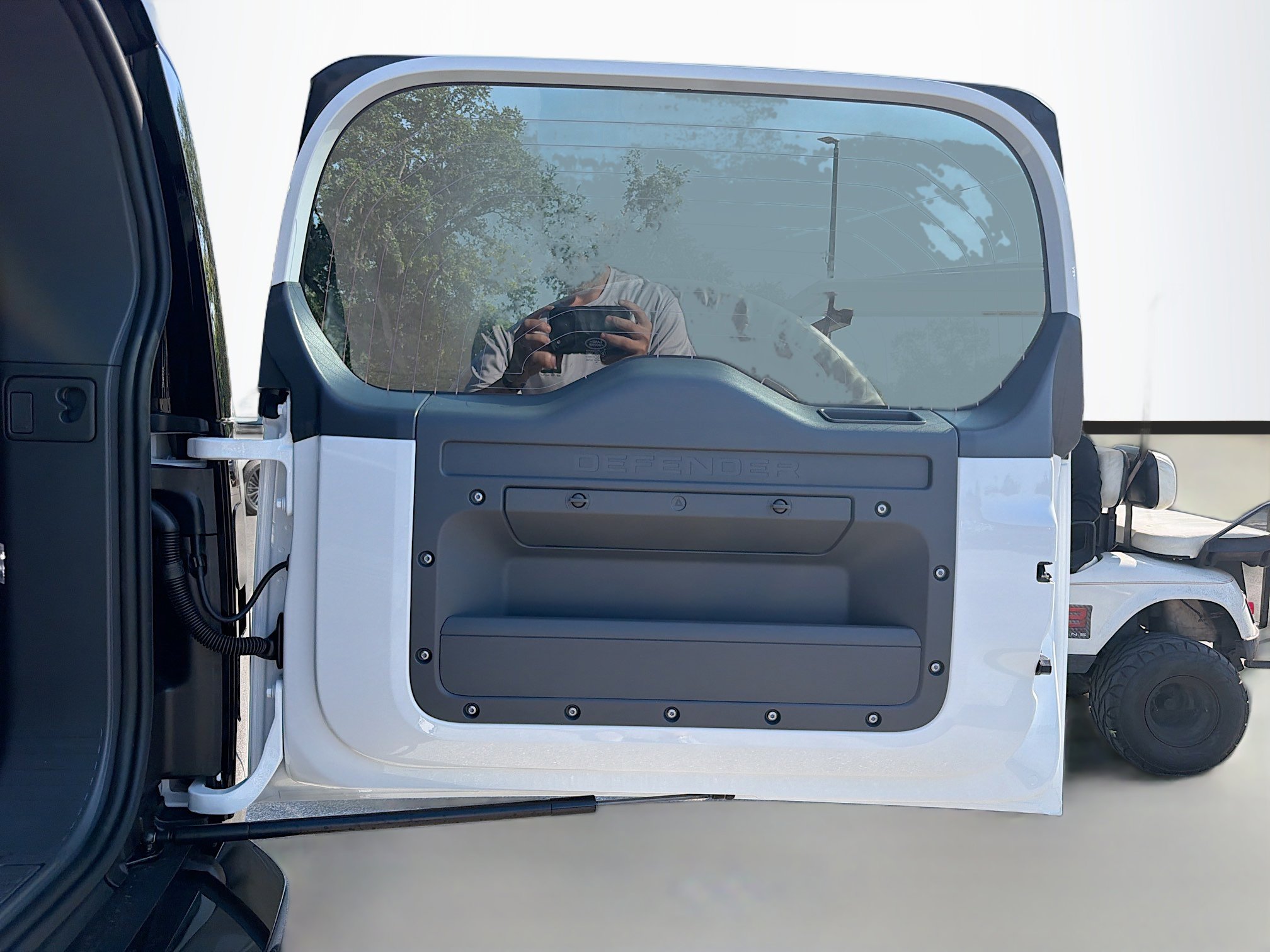 New 2026 Land Rover Defender 110 X-Dynamic SE AWD/4WD image 13