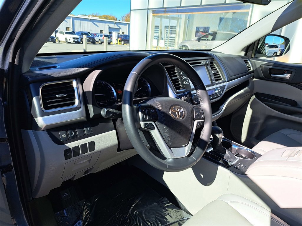Used 2019 Toyota Highlander XLE image 8