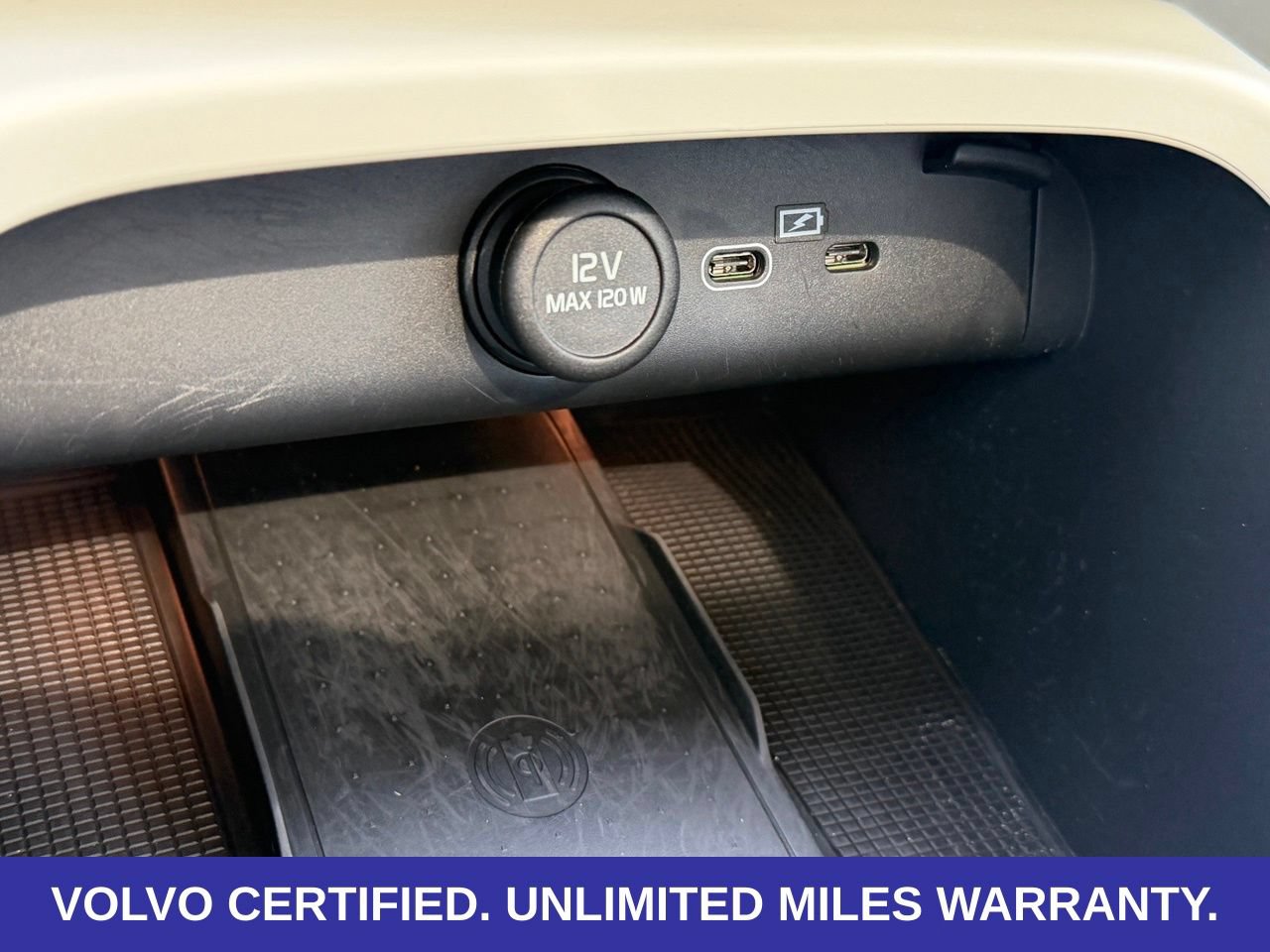 Certified 2024 Volvo XC40 B5 Plus AWD/4WD image 22