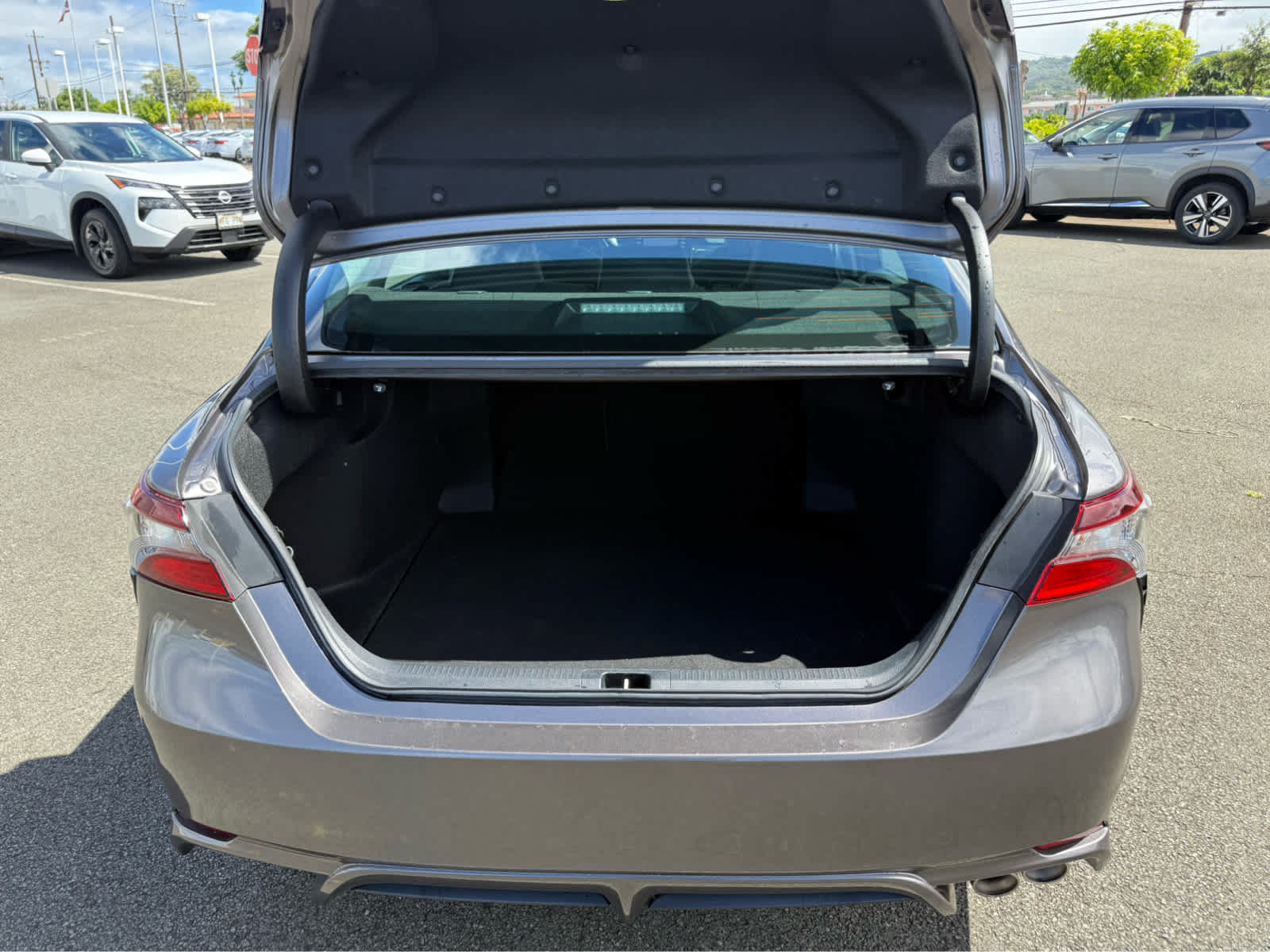 Used 2022 Toyota Camry SE FWD image 11