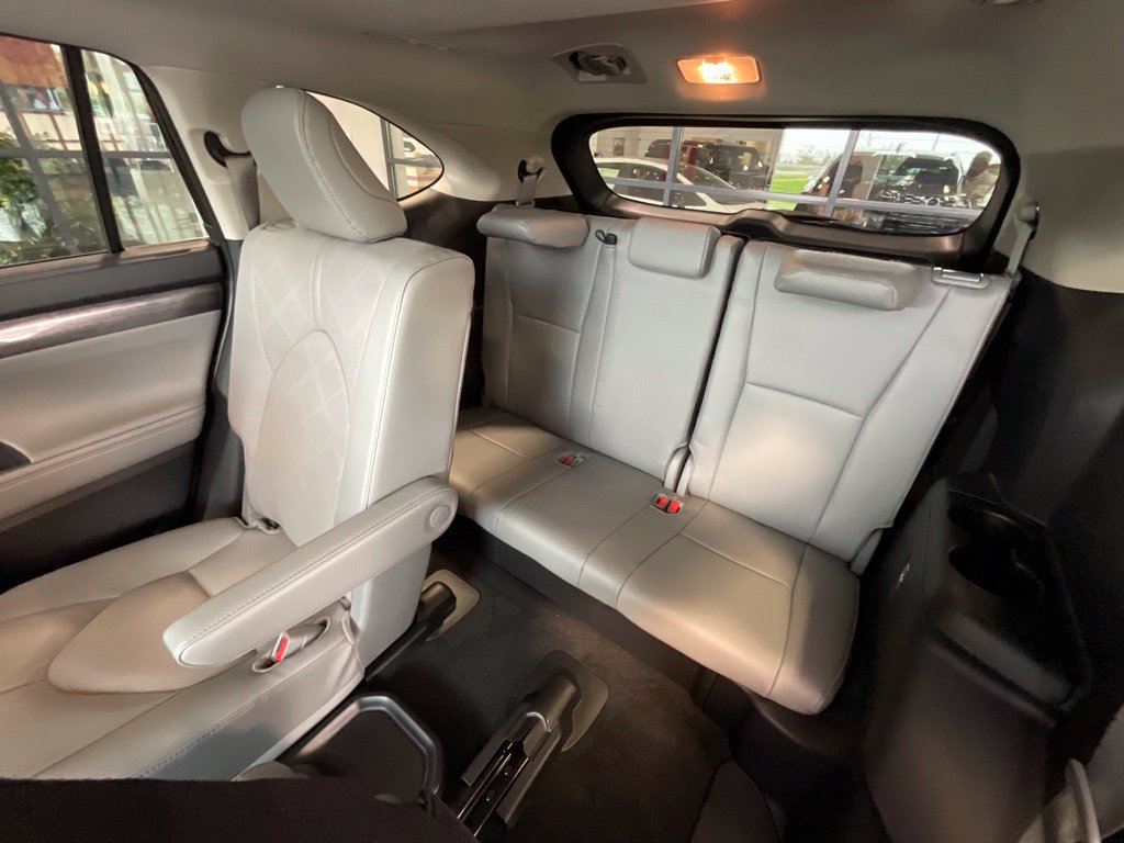 Used 2026 Toyota Highlander Platinum AWD/4WD image 23