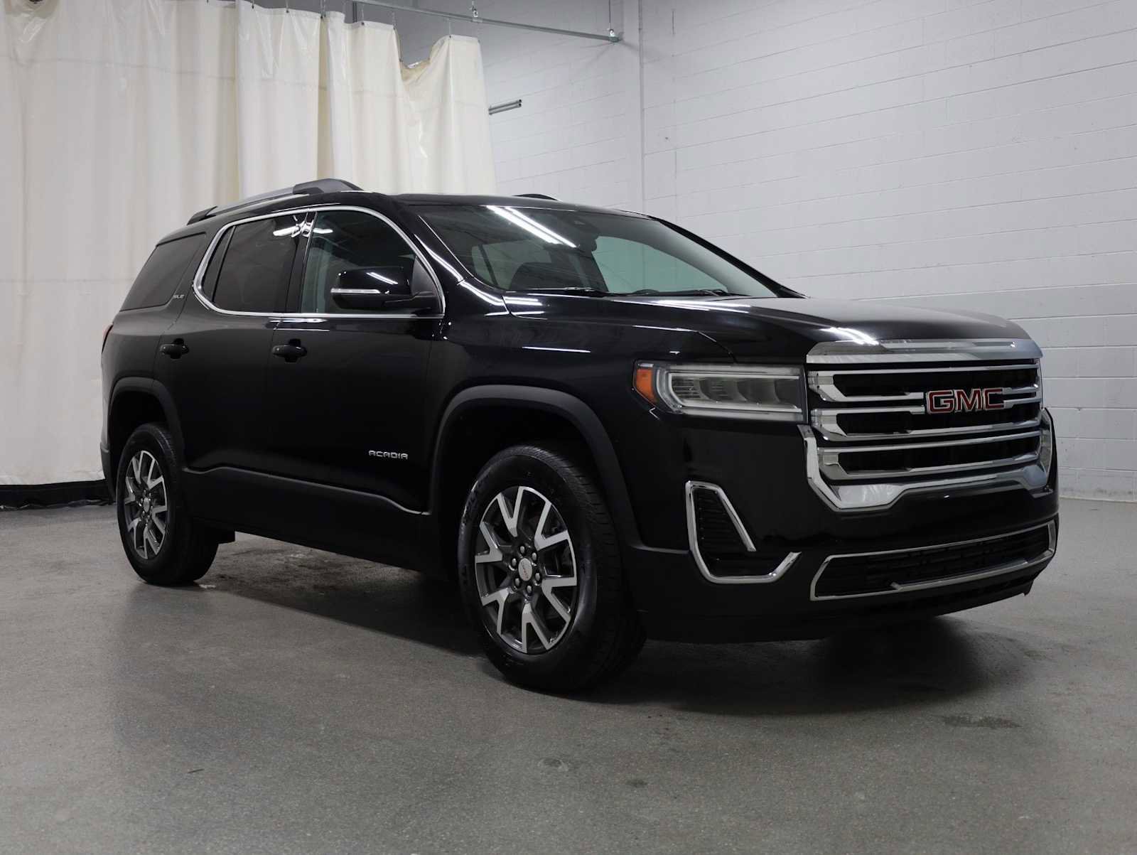 Used 2023 GMC Acadia SLE w/ Driver Convenience Package FWD image 13