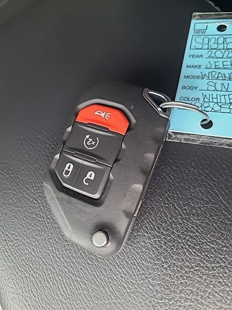 Used 2022 Jeep Wrangler Unlimited Sahara image 25