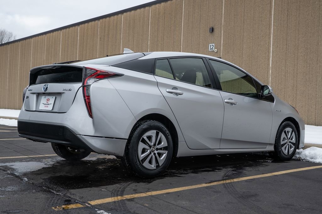 Used 2016 Toyota Prius Three image 7