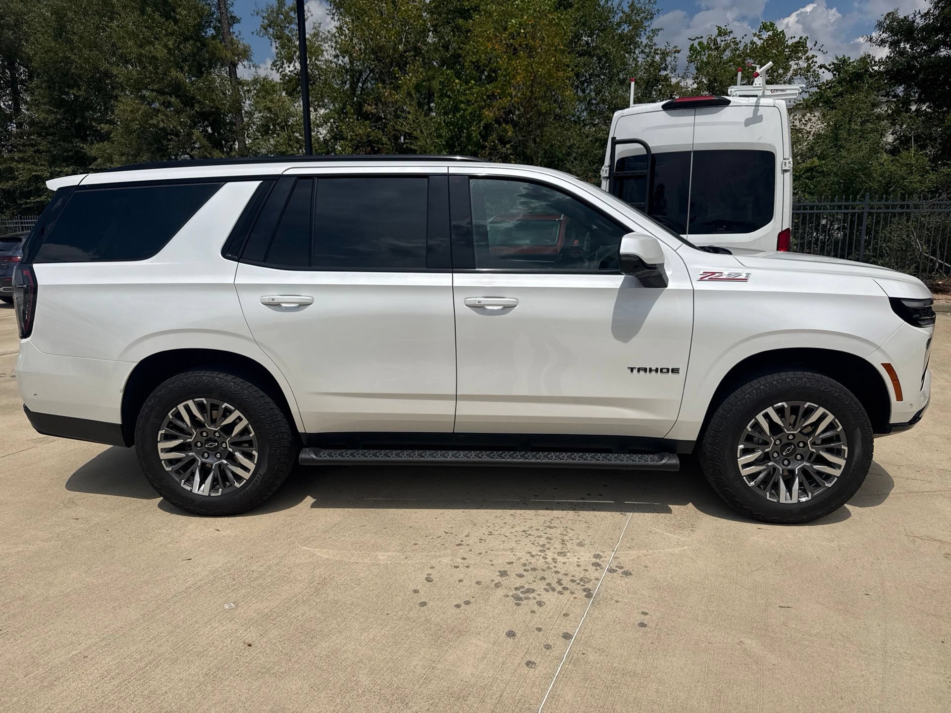 Used 2025 Chevrolet Tahoe Z71 w/ Comfort Package AWD/4WD image 4