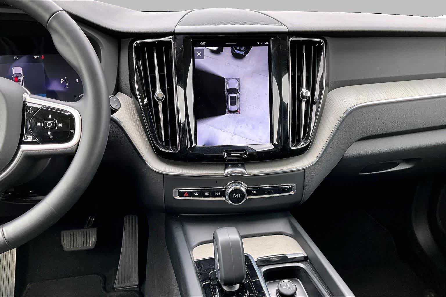 Used 2025 Volvo XC60 B5 Plus AWD/4WD image 7