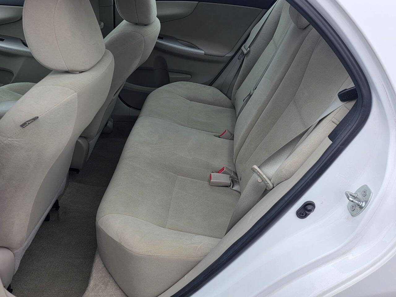 Used 2013 Toyota Corolla LE image 12