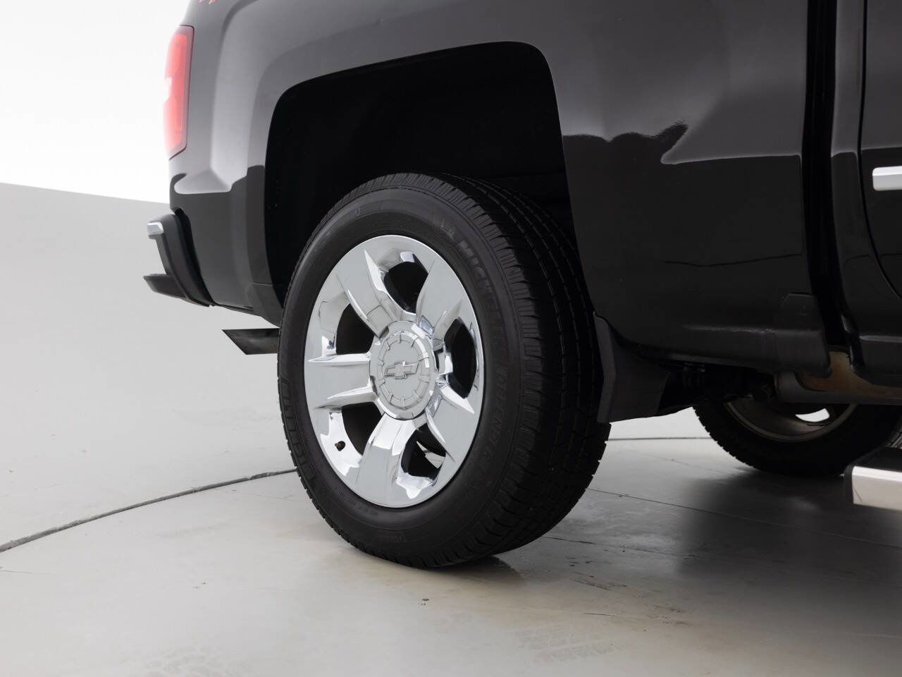 Used 2018 Chevrolet Silverado 1500 LTZ w/ Sport Package image 19