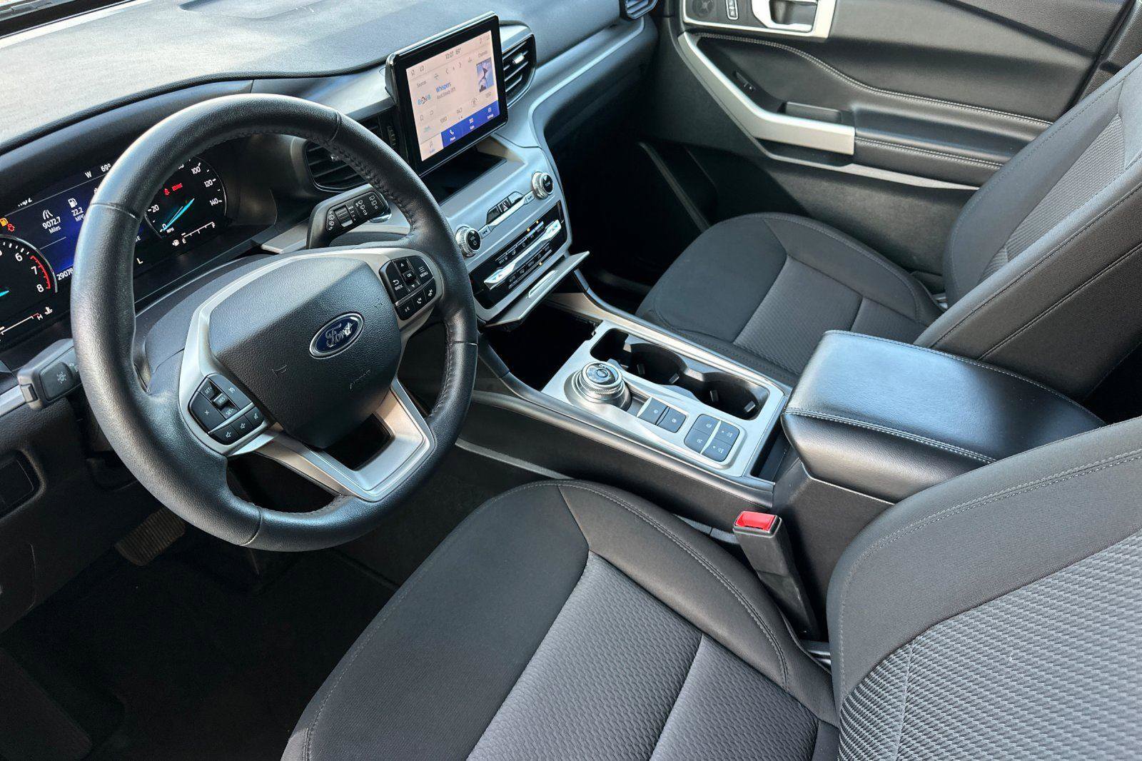 Used 2023 Ford Explorer XLT image 9