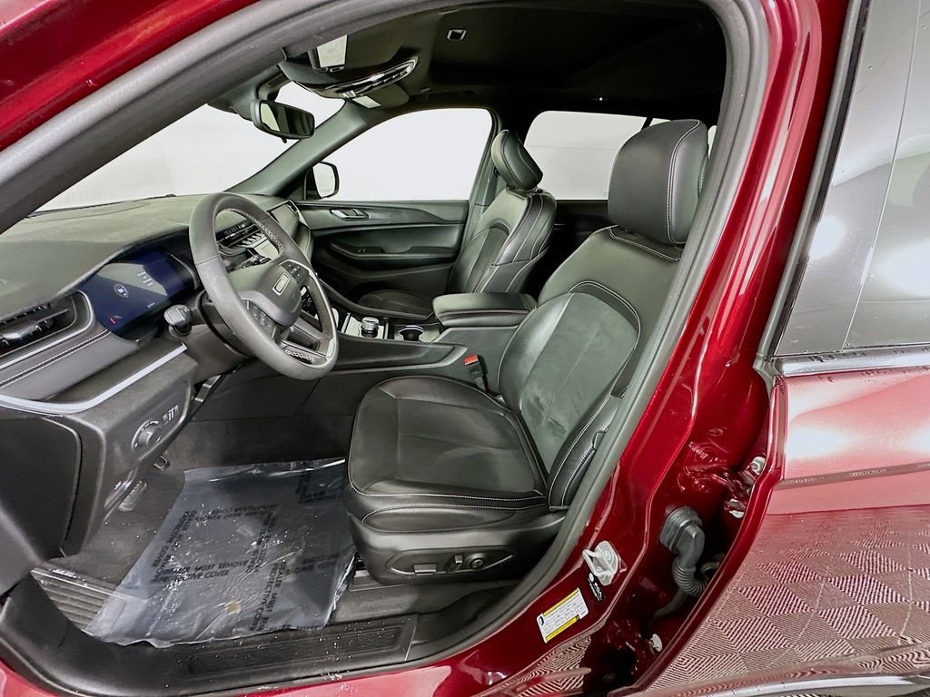 Certified 2024 Jeep Grand Cherokee Altitude image 31