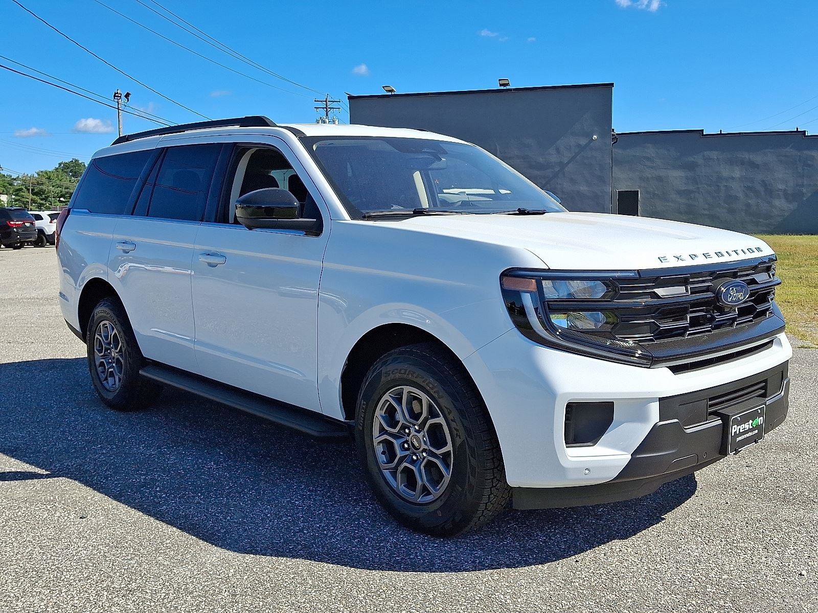 New 2025 Ford Expedition Active image 2