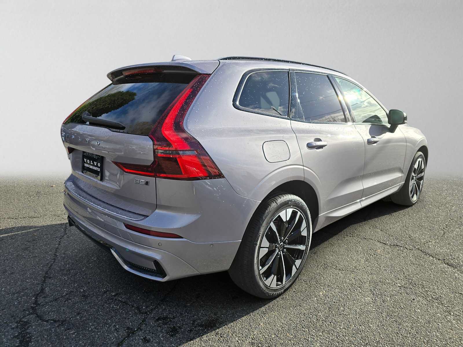 Used 2026 Volvo XC60 B5 Plus w/ Protection Package Premier AWD/4WD image 3