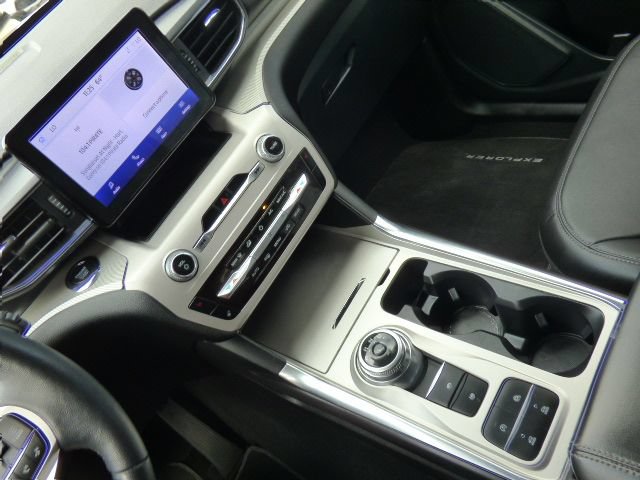 Used 2024 Ford Explorer XLT w/ Equipment Group 202A RWD image 30
