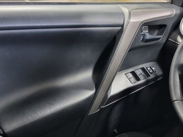 Used 2017 Toyota RAV4 XLE AWD/4WD image 23
