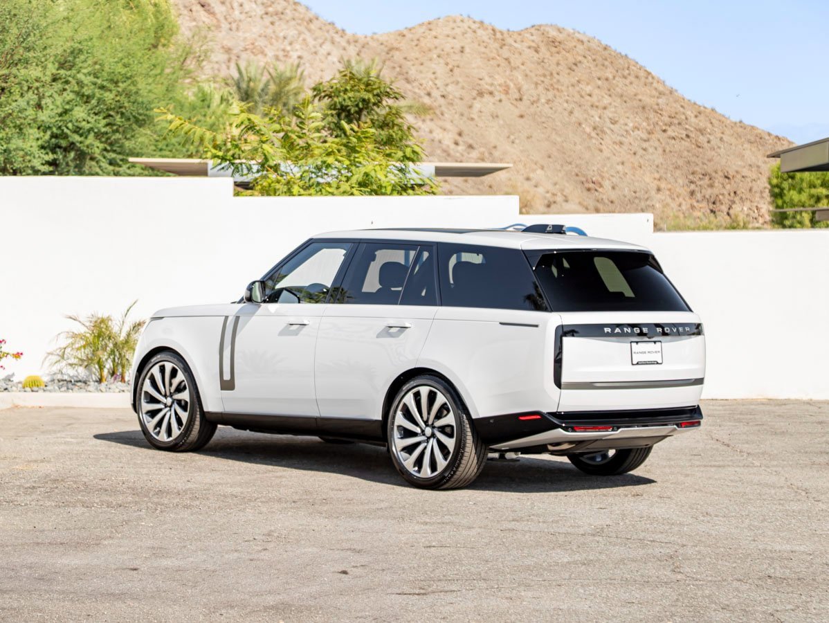 New 2025 Land Rover Range Rover SE image 9