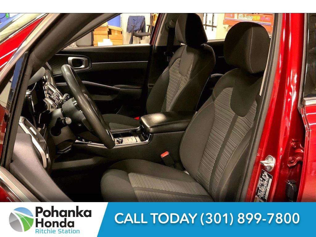 Used 2023 Kia Sorento LX image 18