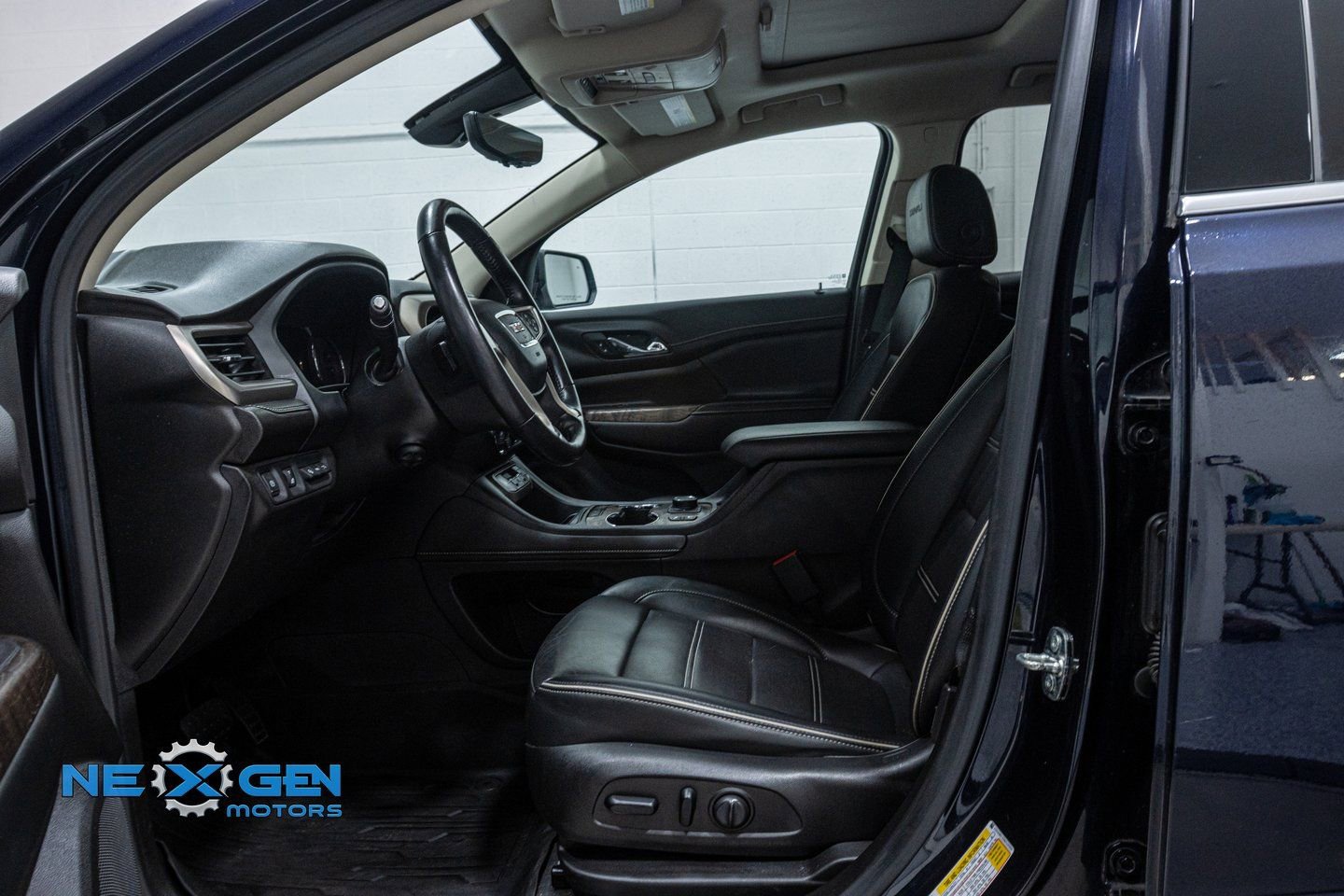 Used 2021 GMC Acadia Denali w/ Denali Ultimate Package image 11