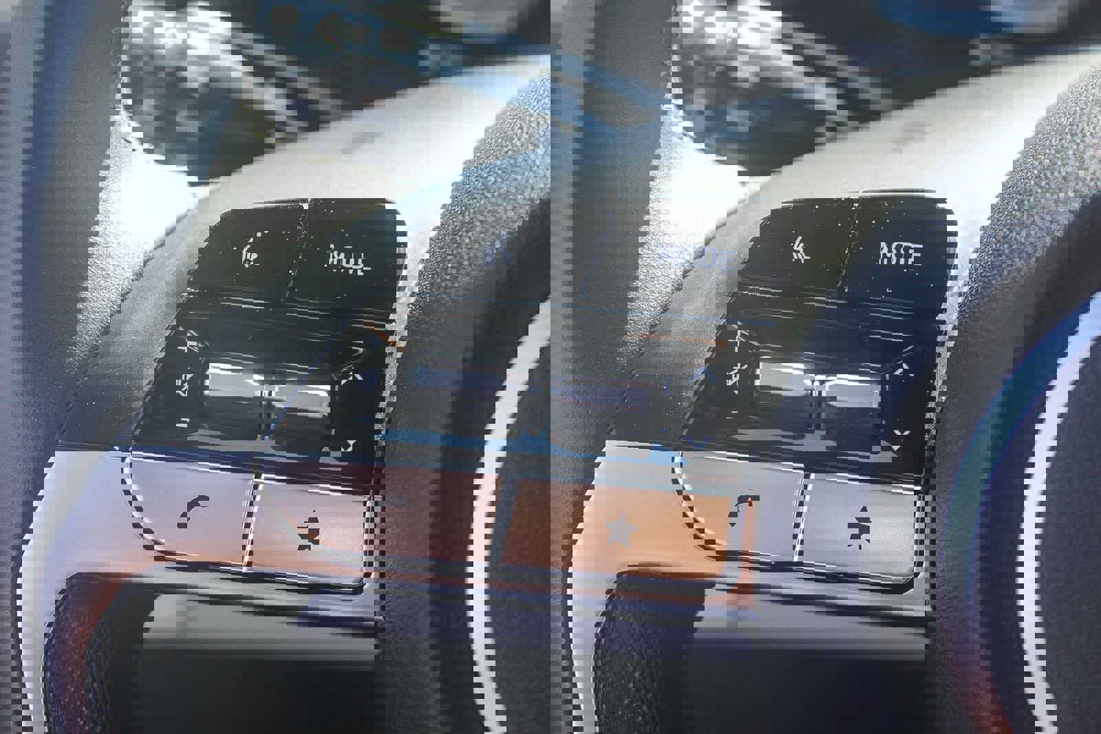 Used 2025 Hyundai Elantra Limited image 32