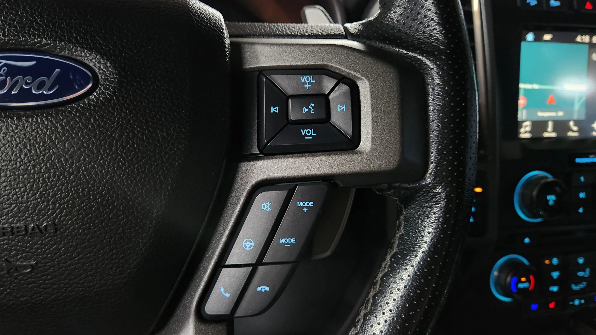 Used 2017 Ford F150 Raptor w/ Equipment Group 802A Luxury image 32