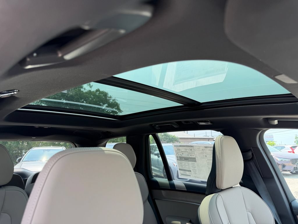 New 2026 Volvo XC90 T8 Plus w/ Protection Package Premier AWD/4WD image 10