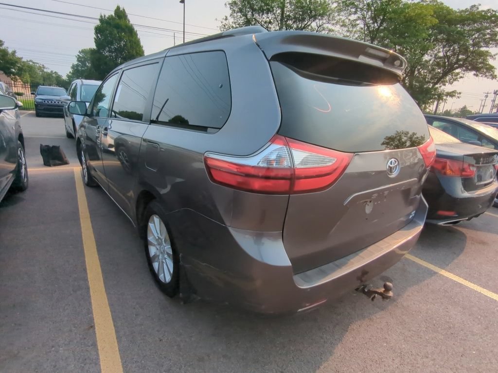 Used 2016 Toyota Sienna LE AWD/4WD image 4