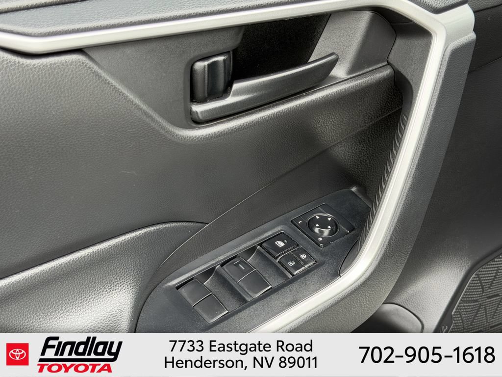 Used 2022 Toyota RAV4 LE FWD image 21