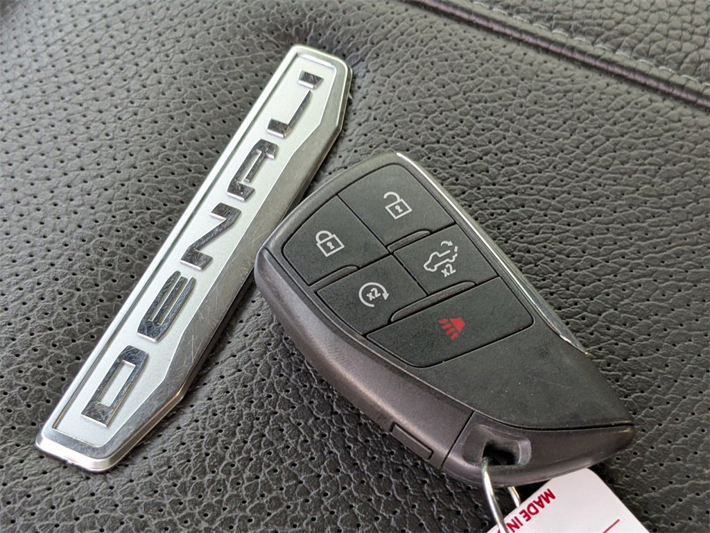 Used 2025 GMC Sierra 2500 Denali w/ Denali Reserve Package image 30