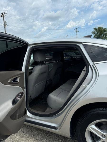 Used 2021 Chevrolet Malibu LS image 17