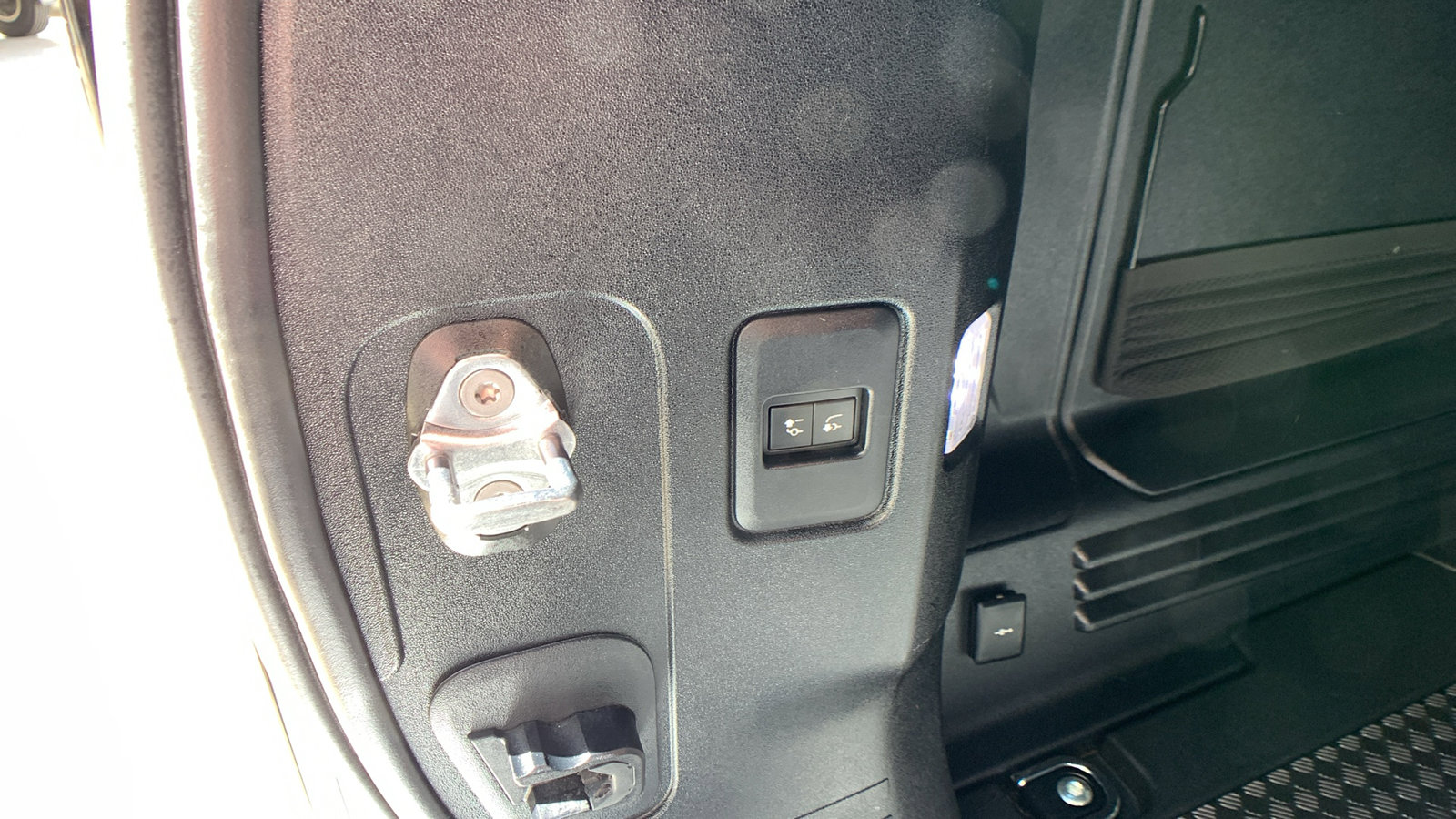 Used 2024 Land Rover Defender 110 S image 26