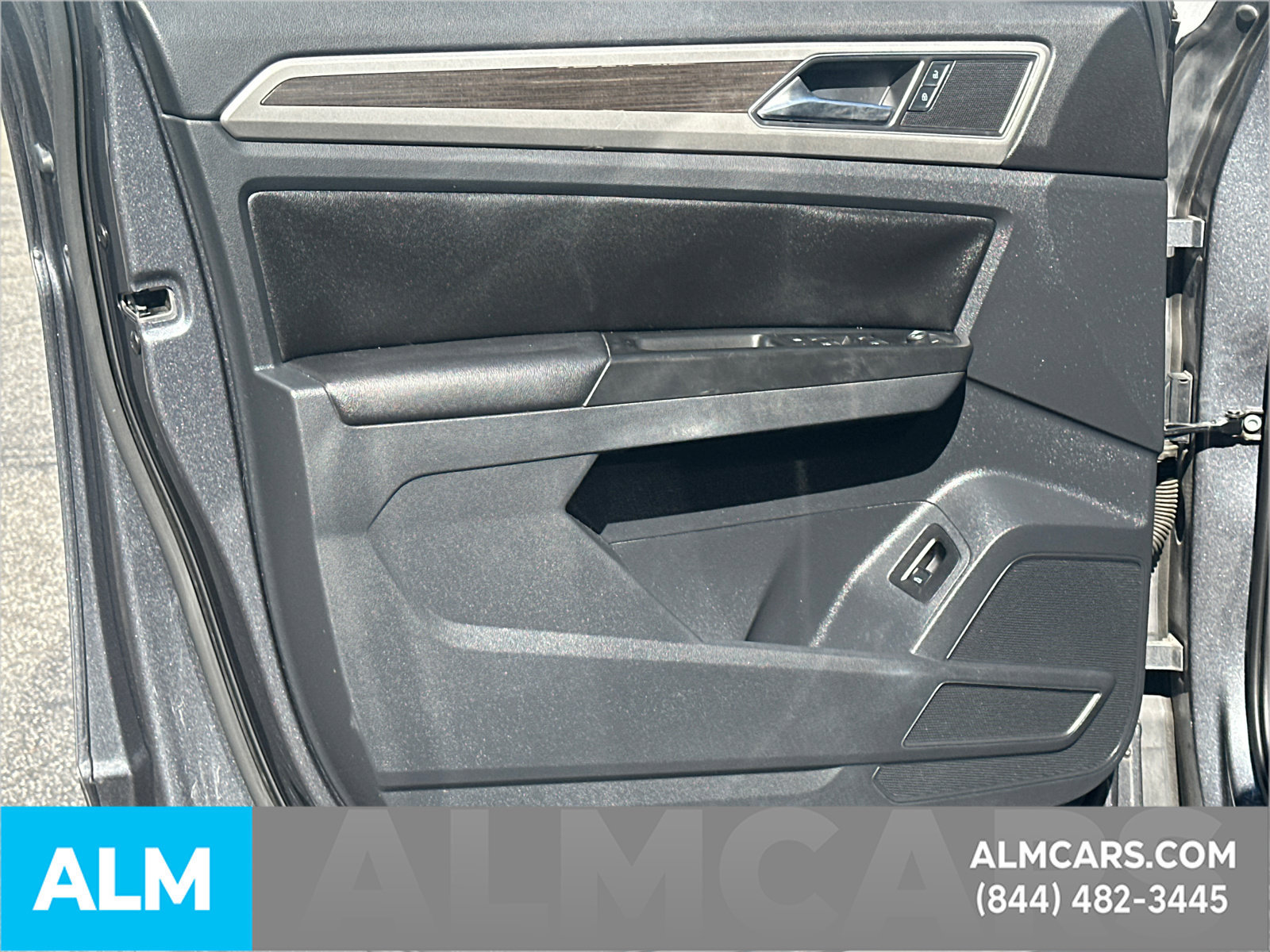 Used 2018 Volkswagen Atlas SEL FWD image 11