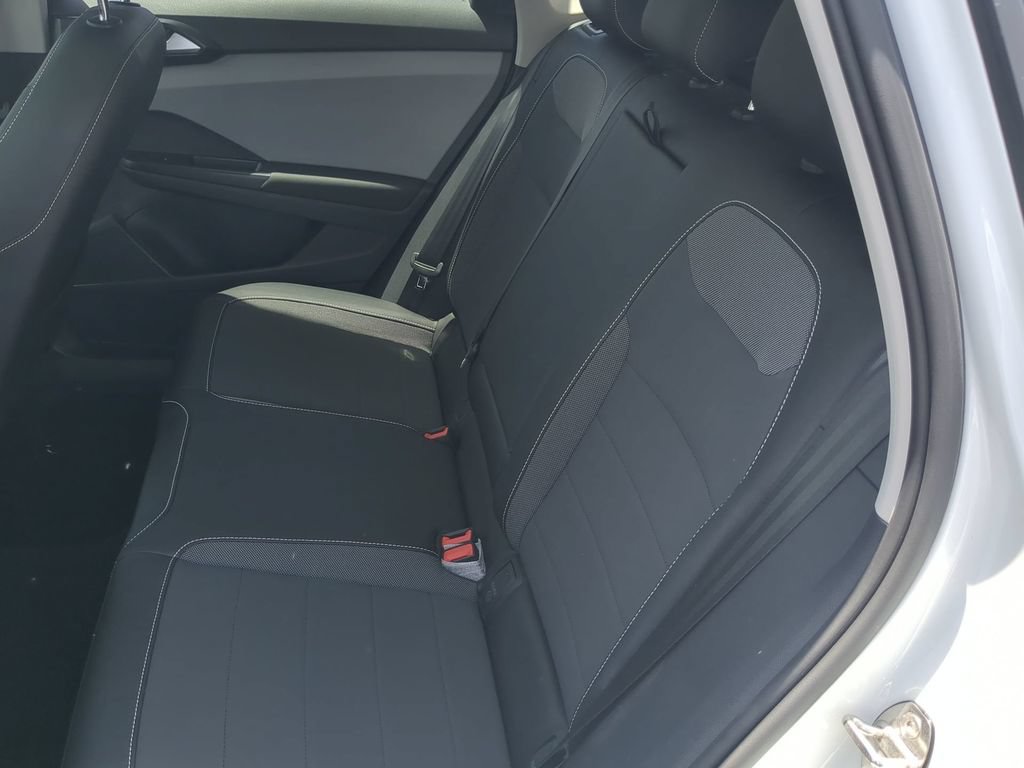 Certified 2022 Volkswagen Taos SE FWD image 16