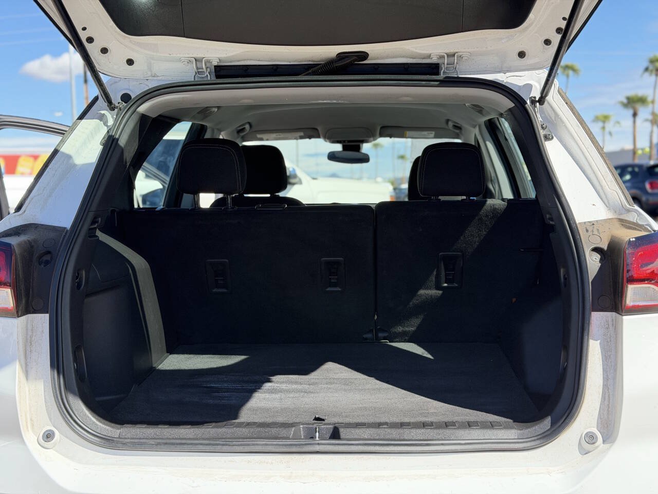 Used 2023 Chevrolet Equinox LS w/ Sport Edition FWD image 8