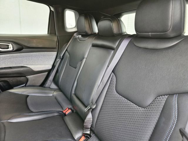 Used 2025 Jeep Compass Latitude AWD/4WD image 28