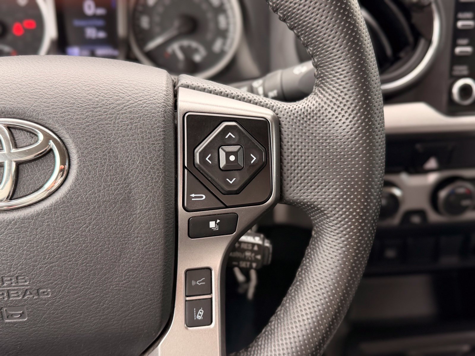 Used 2022 Toyota Tacoma SR5 AWD/4WD image 22