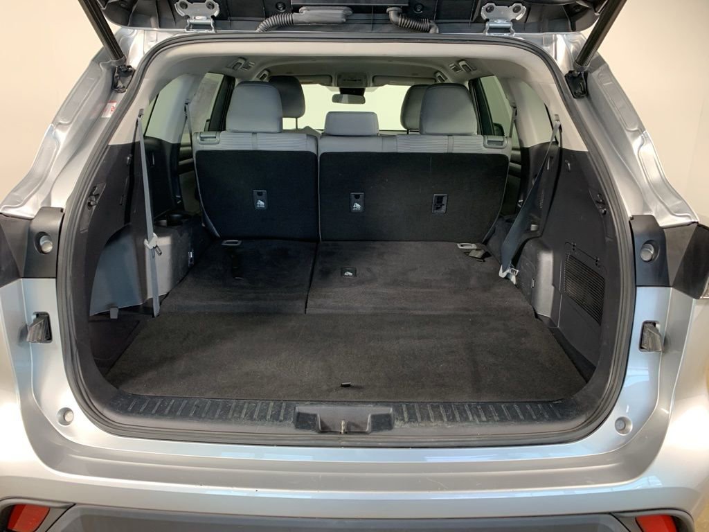 Used 2023 Toyota Highlander LE image 13
