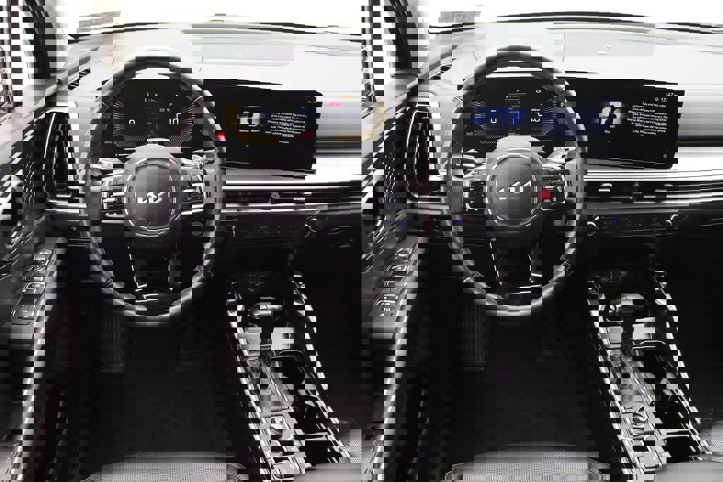 Used 2024 Kia Sorento S image 14