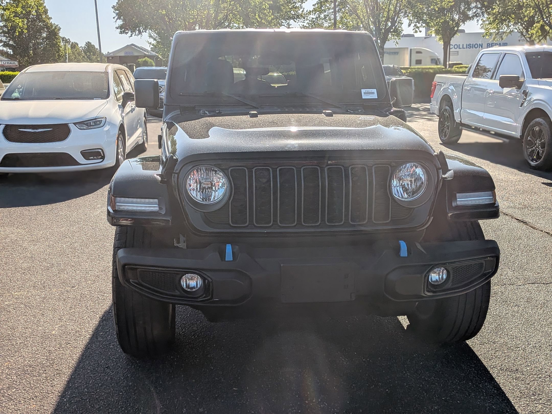 Used 2024 Jeep Wrangler Unlimited w/ Convenience Group AWD/4WD image 3