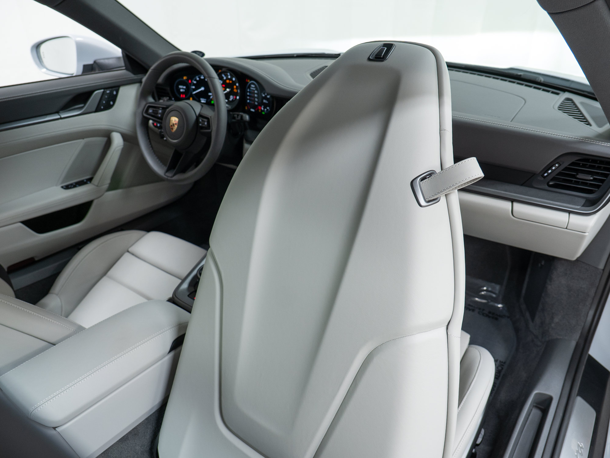 Certified 2024 Porsche 911 Carrera RWD image 31