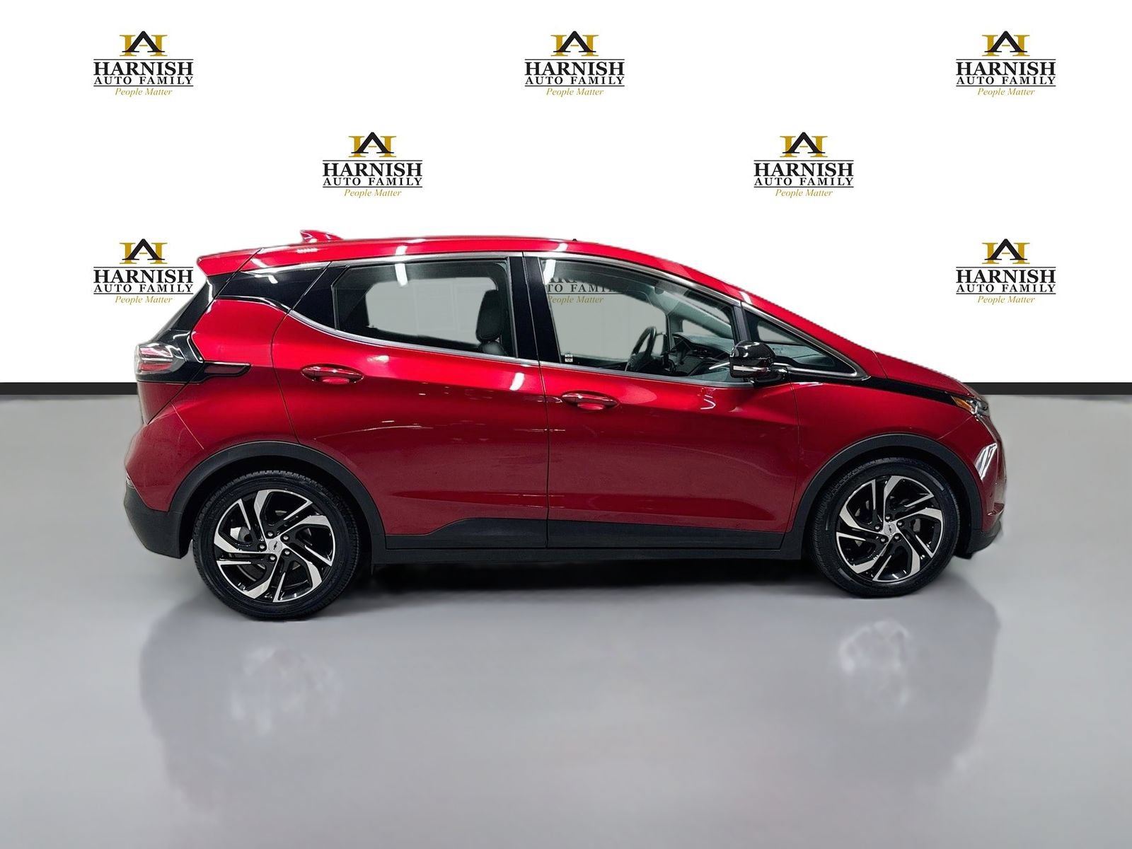 Used 2022 Chevrolet Bolt LT w/ Infotainment Package FWD image 5
