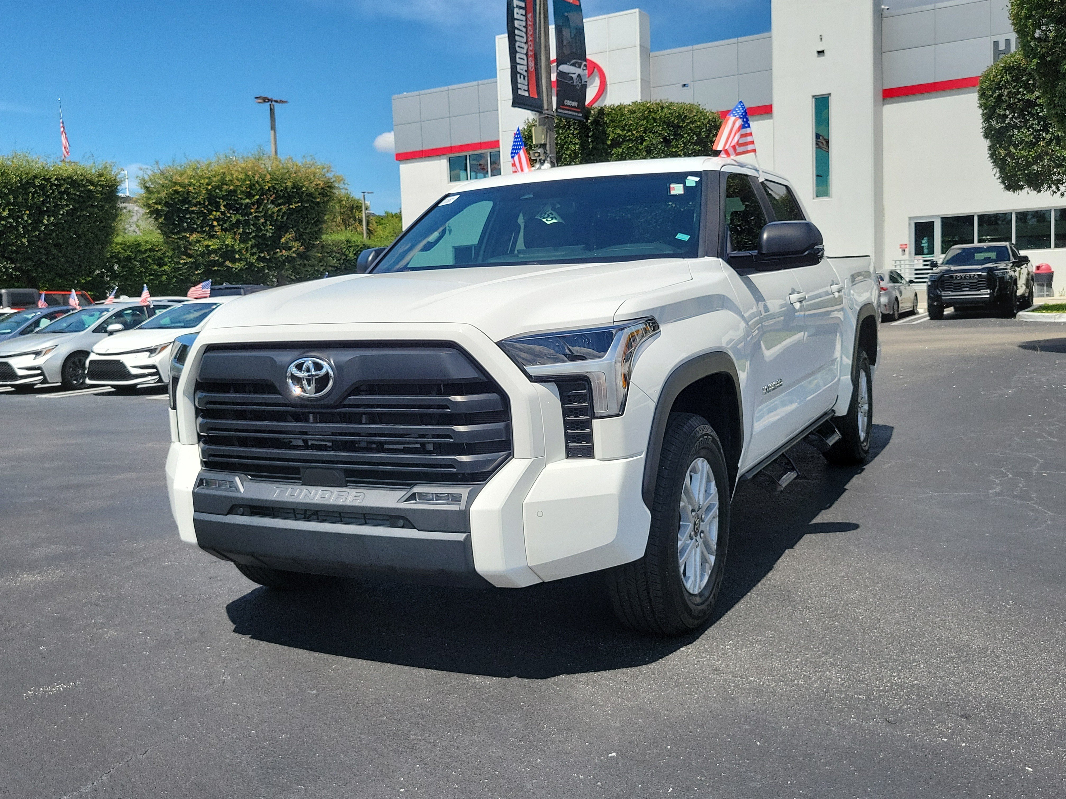 Used 2025 Toyota Tundra SR5 w/ SR5 Premium Package AWD/4WD image 5
