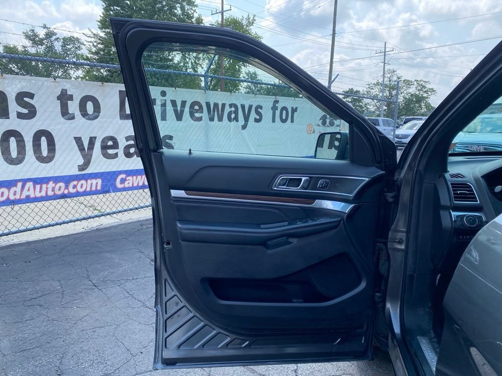 Used 2019 Ford Explorer Limited w/ Class III Trailer Tow Package AWD/4WD image 14